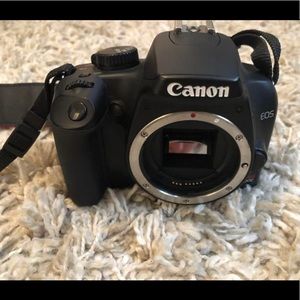 Canon EOS Rebel XS digital camera w/ extra lens